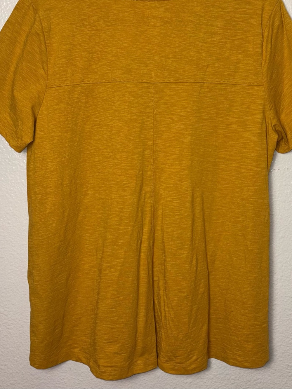 Duluth Trading Co. Mustard Yellow V-Neck Pocket Tee Shirt Woman's Size Large - Picture 12 of 13